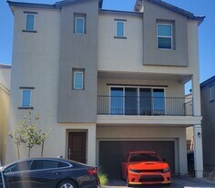 7013 Beautiful Belle St in North Las Vegas, NV - Building Photo