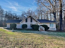 3684 Leisure Ct in Buford, GA - Building Photo