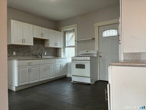 70 Center St in Shelton, CT - Building Photo - Building Photo