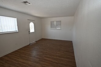 2301 Stewart Ave #C C in Las Vegas, NV - Building Photo - Building Photo