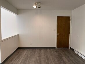 1023 Kuhn Rd in Carol Stream, IL - Building Photo - Building Photo