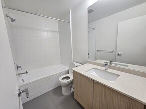 19567 64 Ave in Surrey, BC - Building Photo - Building Photo