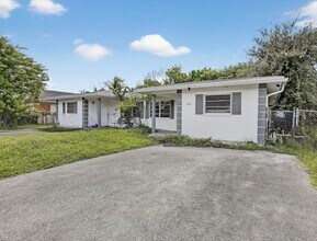1490 NW 20th St, Unit 2 in Fort Lauderdale, FL - Building Photo - Building Photo