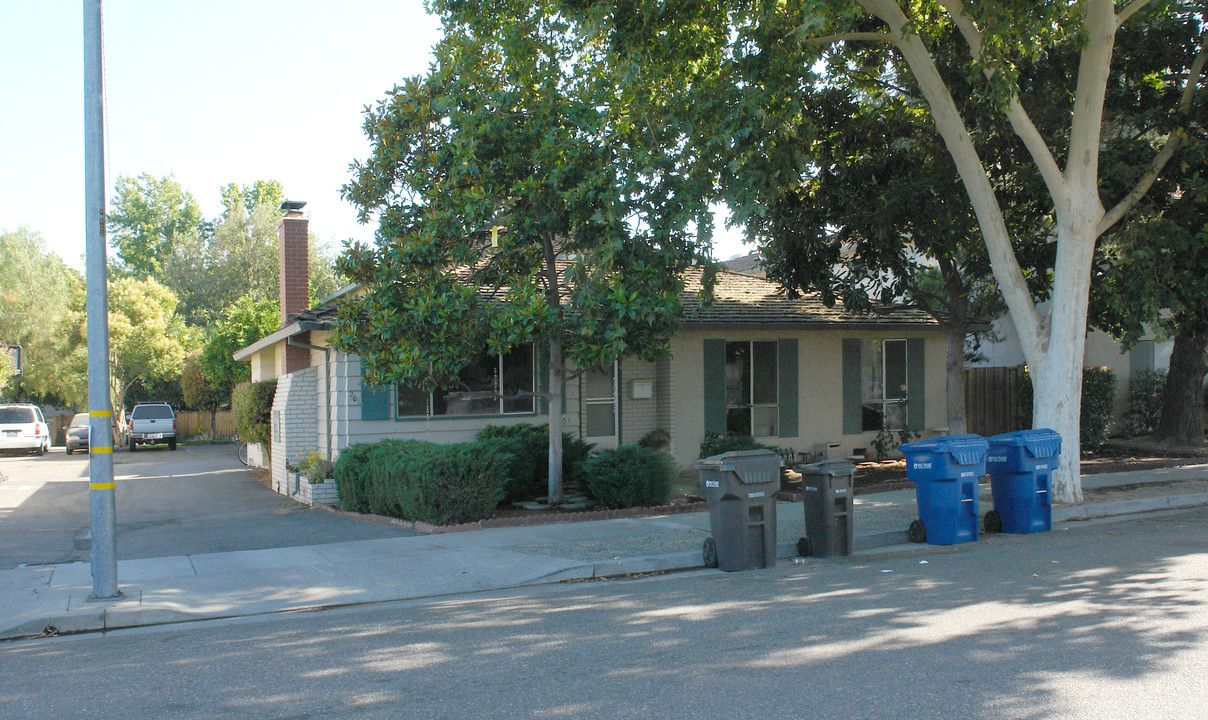 201 Echo Ave in Campbell, CA - Building Photo