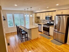 33 John Hancock Dr in Ashland, MA - Foto de edificio - Building Photo
