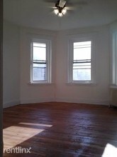 1572 Commonwealth Avenue-Unit -Apt 10 in Boston, MA - Building Photo - Building Photo