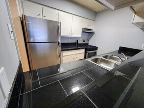 608 W 51st St in Austin, TX - Foto de edificio - Building Photo