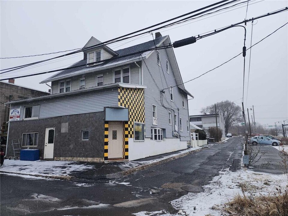 2116 Coke Works Rd in Bethlehem, PA - Building Photo