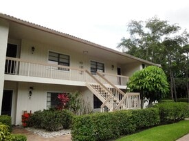 20 Westgate Ln in Boynton Beach, FL - Building Photo