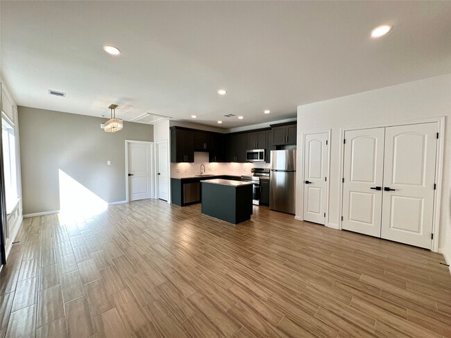 11555 Persimmon St in Willis, TX - Building Photo - Building Photo