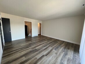 Library Place Apartments in Columbia, MO - Building Photo - Interior Photo