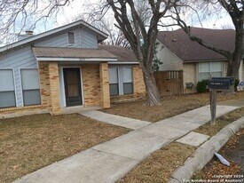 620 Fern Meadow Dr in Universal City, TX - Building Photo