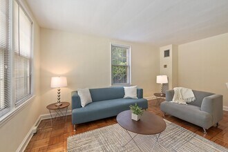 2724-40 Porter Street in Washington, DC - Foto de edificio - Building Photo