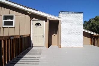 2435 E Johnson Ave in Pensacola, FL - Building Photo - Building Photo