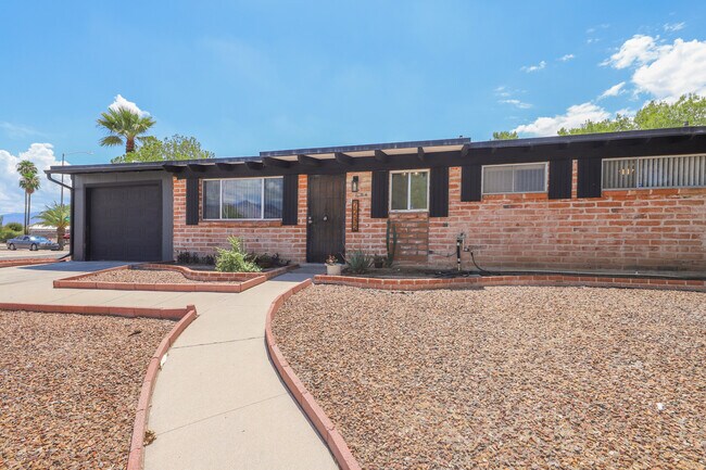 7232 E Paseo San Andrés in Tucson, AZ - Building Photo - Building Photo