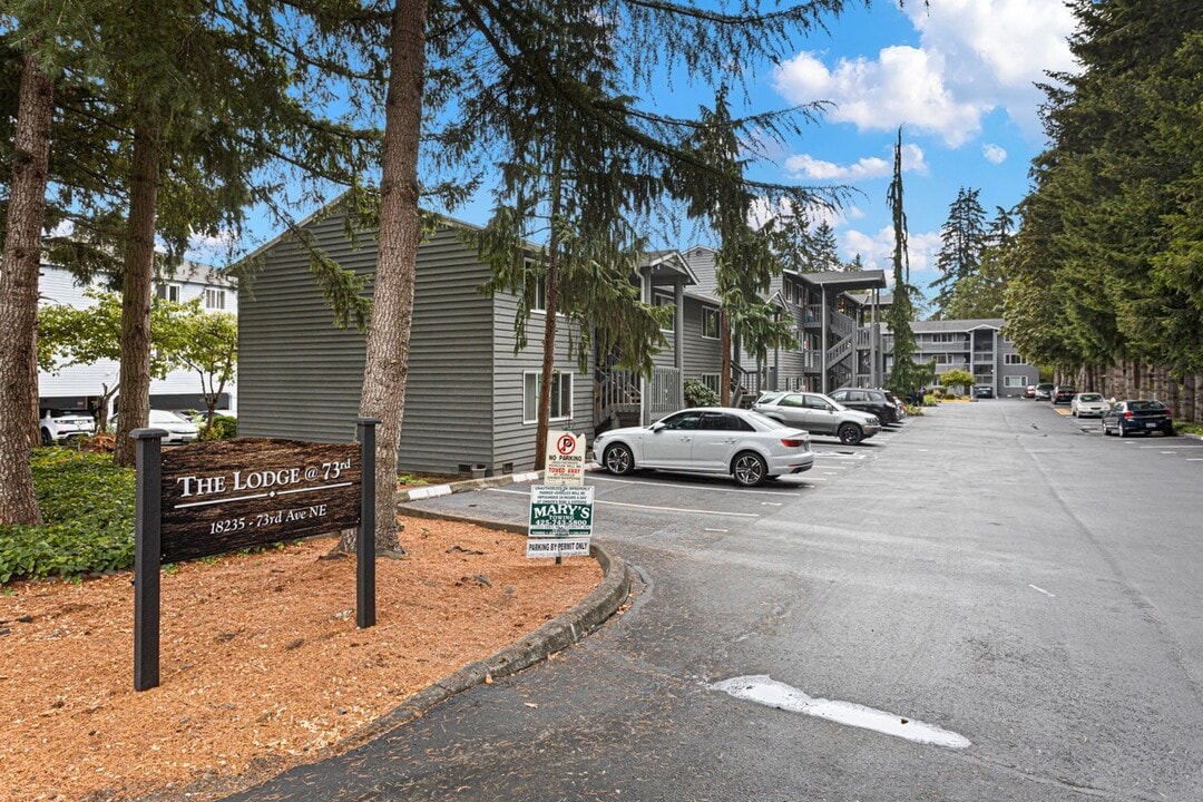 The Lodge @ 73rd in Kenmore, WA - Building Photo