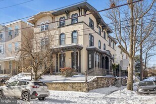 418 N 32nd St in Philadelphia, PA - Building Photo