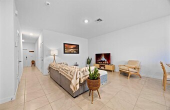 369 NW 8th Ct in Pompano Beach, FL - Building Photo - Building Photo
