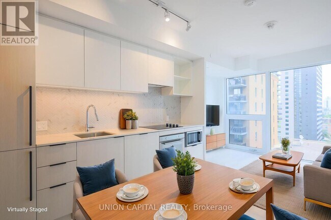 82-1582 Dalhousie St in Toronto, ON - Building Photo - Building Photo