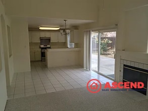 8310 Persimmon Dr in Bakersfield, CA - Building Photo - Building Photo