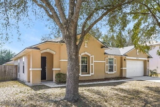 9726 Hazel Lake Dr in Jacksonville, FL - Building Photo - Building Photo