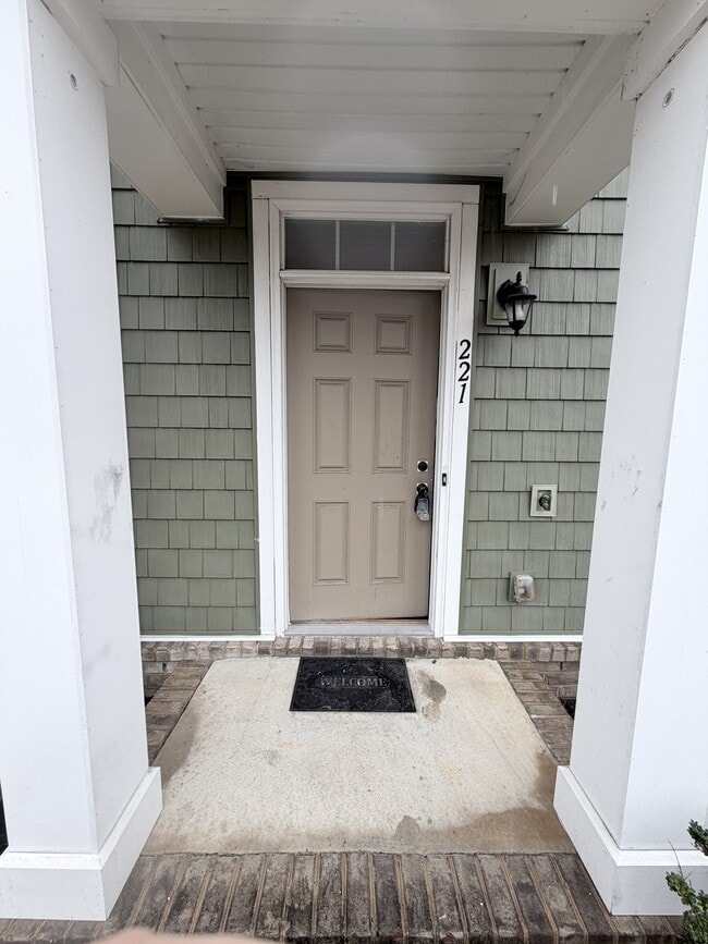 221 Brittlebrush Dr in Portsmouth, VA - Building Photo - Building Photo