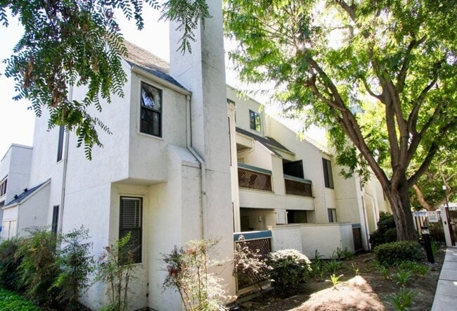 property at 2236 River Run Dr