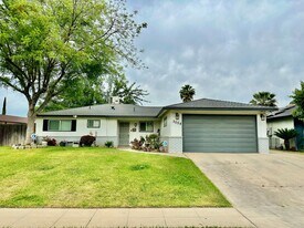 3058 W San Gabriel Ave in Fresno, CA - Building Photo