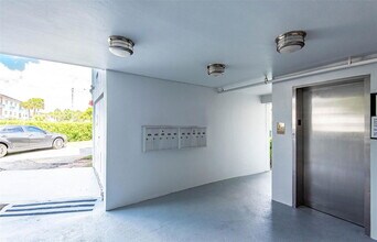 651 Pine Dr in Pompano Beach, FL - Foto de edificio - Building Photo