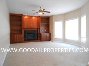 14405 Clearview Ln in Urbandale, IA - Building Photo - Building Photo