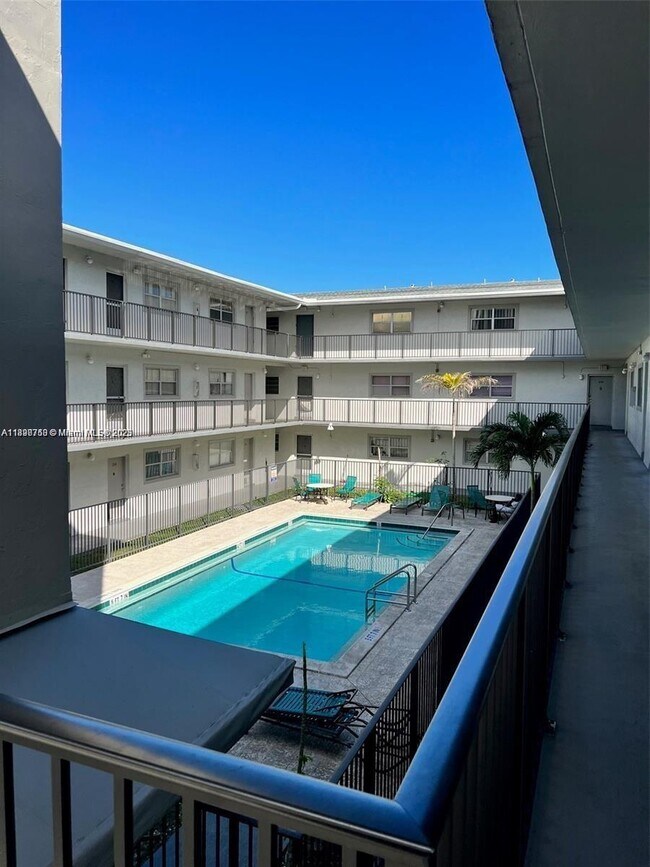 16215 NE 18th Ct in North Miami Beach, FL - Building Photo - Building Photo