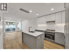 375 Clayton St in Coquitlam, BC - Building Photo - Building Photo