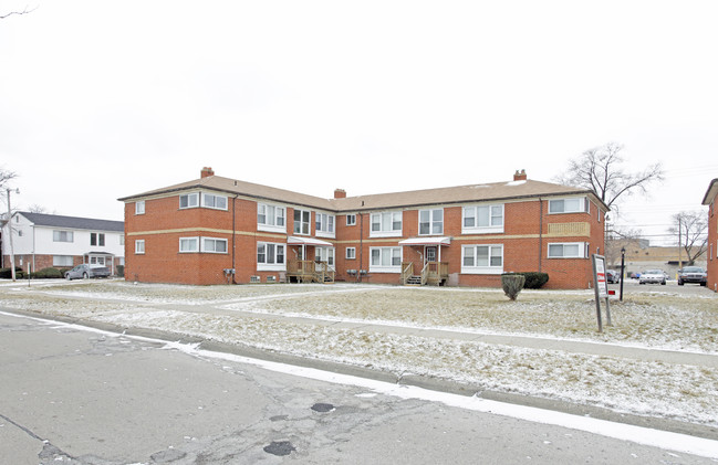 Huntington Manor in Roseville, MI - Building Photo - Building Photo