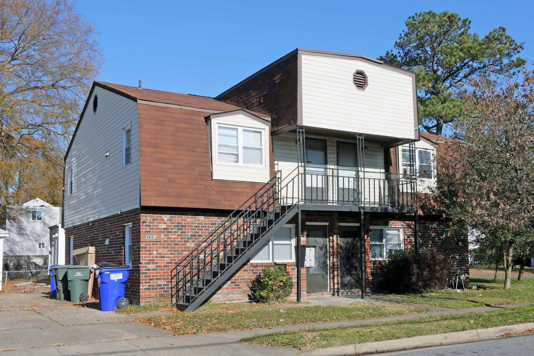 4660 Denver Ave in Norfolk, VA - Building Photo