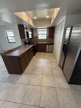 1217 White Pine Dr in Wellington, FL - Foto de edificio - Building Photo