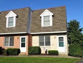 1035 Kevin Ln in Denver, PA - Building Photo