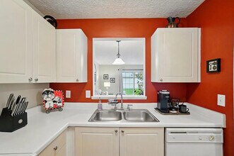 1630 Holland Dr in Hilliard, OH - Building Photo - Building Photo