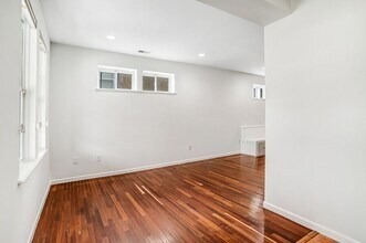 645 Girard St NE in Washington, DC - Building Photo - Building Photo