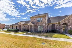 988 Birnham Woods Blvd in Pasadena, TX - Building Photo