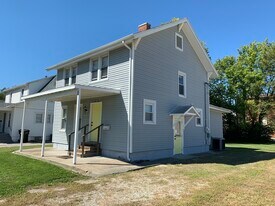 1524 3rd street in Charleston, IL - Building Photo