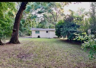 2339 SE 46th Ter in Gainesville, FL - Foto de edificio - Building Photo