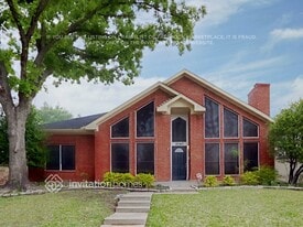 2043 Hearthstone Dr in Carrollton, TX - Building Photo