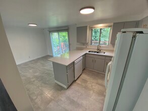 95 W 8710 S in Sandy, UT - Building Photo - Building Photo