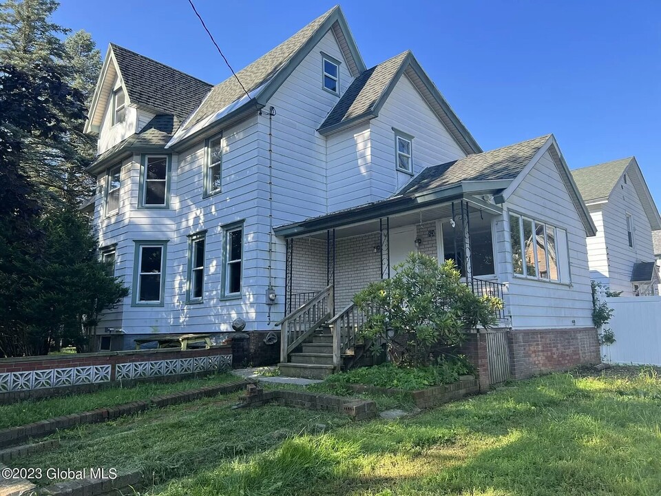 83 Prospect Ave in Gloversville, NY - Building Photo