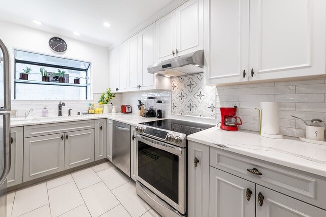 property at 1734 N Fuller Ave