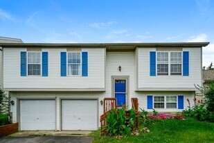 5769 Sundial Dr in Galloway, OH - Building Photo