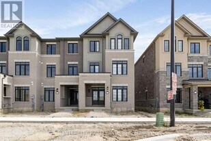323 Inspire Blvd in Brampton, ON - Building Photo