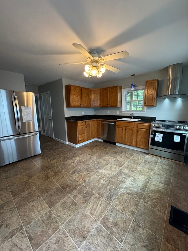 49 Church St, Unit 1 in Spencer, MA - Building Photo - Building Photo