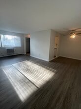 55 Oakland Ter, Unit 54 in Manchester, CT - Foto de edificio - Building Photo