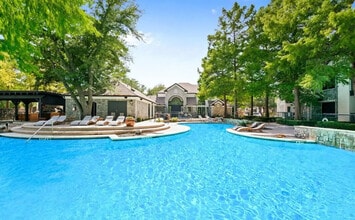 The Chase Apartments in Dallas, TX - Building Photo - Building Photo